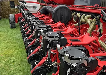 Jingmuのゼネラルマネージャーは、ドイツの農業機械射出成形工場の顧客を訪問しました