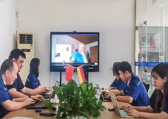 金型注文のための Jingmu 会社 とドイツの顧客との間のビデオ会議