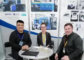 ロシアのお客様訪問精模金型会社