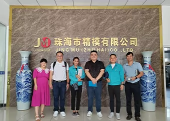 タイのお客様がカスタマイズされたプラスチック電動換気扇の金型プロジェクトのために当社を訪れました