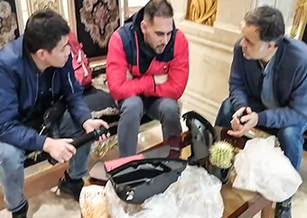 珠海市精模金型株式会社 が顧客とオートバイの射出成形金型のカスタマイズについて話し合うために中東へ行った