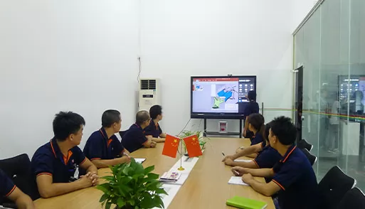 カバープレート電気射出成形金型 カバープレート電気射出成形金型