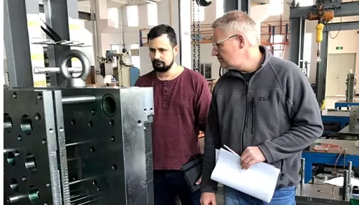 カバープレート電気射出成形金型 カバープレート電気射出成形金型